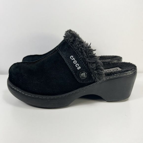 Crocs Cobbler Suede Leather Clogs Slip On Black Faux Fur Lining 11602 Womens 7 - Picture 1 of 8
